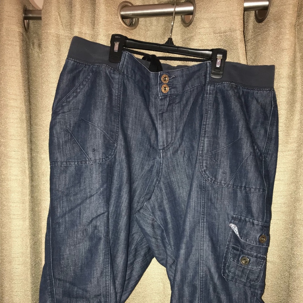 M-8 Capris